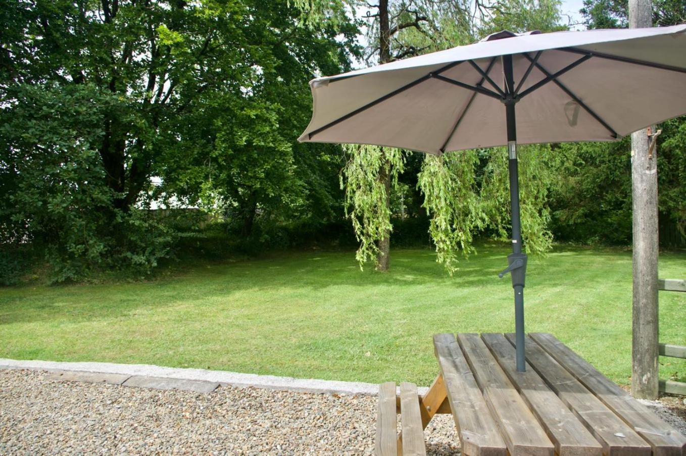 Converted Stables At Peaceful Family Farm Stay Lawrenny Exterior photo